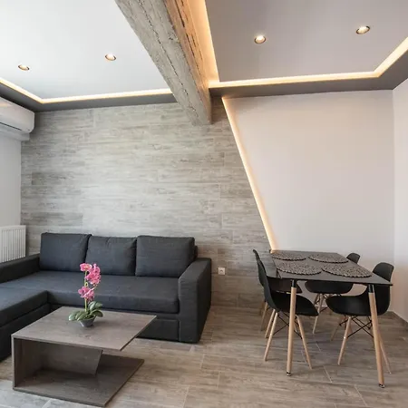 Skia Luxury Living Above The Walls Apartment