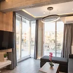 Skia Luxury Living Above The Walls アパート *