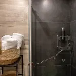 Skia Luxury Living Above The Walls アパート
