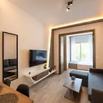 Skia Luxury Living Above The Walls アパート *