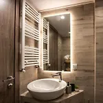 アパート Skia Luxury Living Above The Walls テッサロニキ