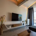 アパート Skia Luxury Living Above The Walls テッサロニキ