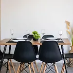 アパート Skia Luxury Living Above The Walls テッサロニキ