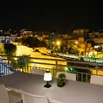 Skia Luxury Living Above The Walls アパート *