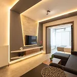 アパート Skia Luxury Living Above The Walls テッサロニキ