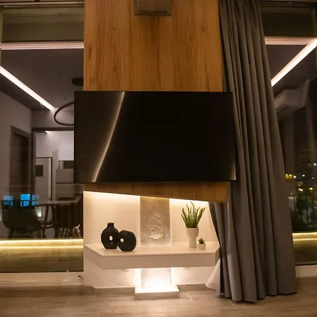 アパート Skia Luxury Living Above The Walls テッサロニキ