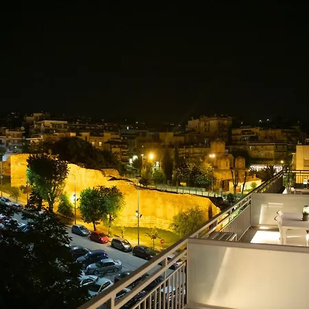 Skia Luxury Living Above The Walls דירה