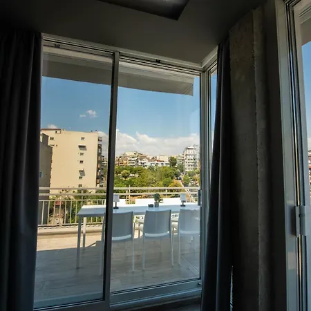 Skia Luxury Living Above The Walls Apartman