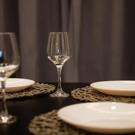 Skia Luxury Living Above The Walls 아파트