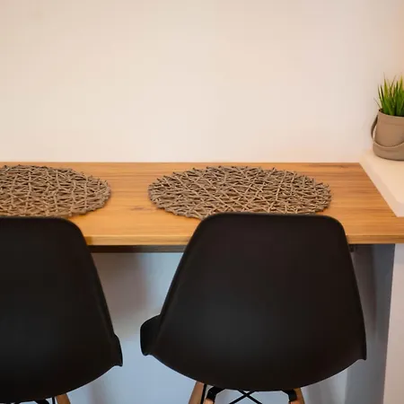 Skia Luxury Living Above The Walls Apartman