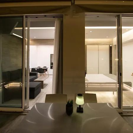 Skia Luxury Living Above The Walls アパート