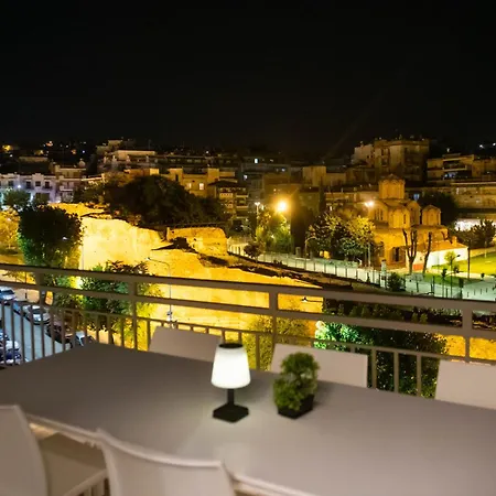Skia Luxury Living Above The Walls דירה *