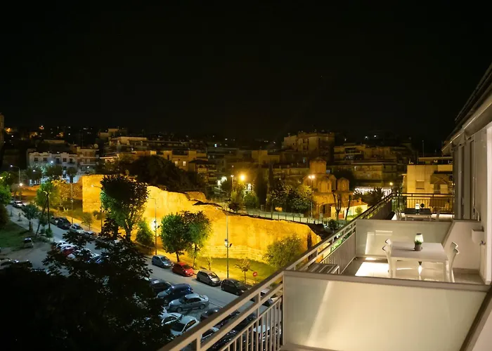 Skia Luxury Living Above The Walls Apartament