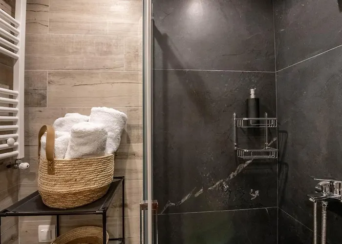Skia Luxury Living Above The Walls Apartament
