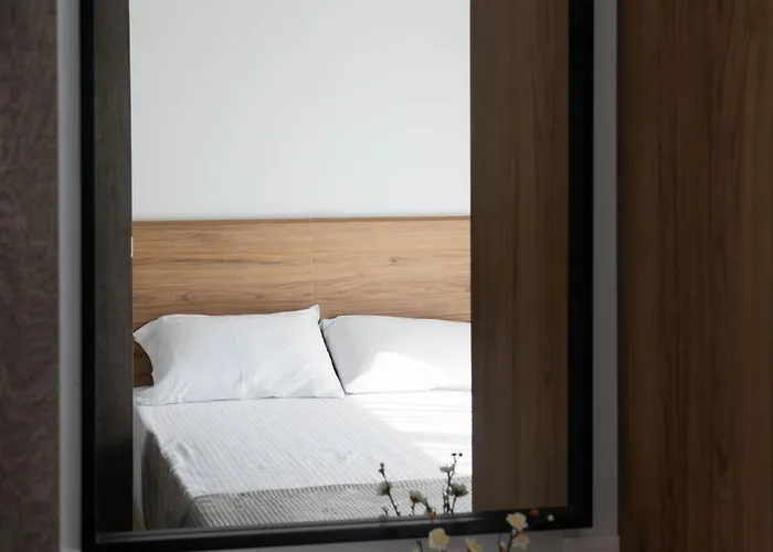 Skia Luxury Living Above The Walls Apartament