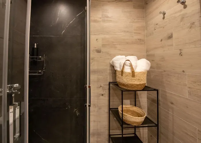 Skia Luxury Living Above The Walls Apartament