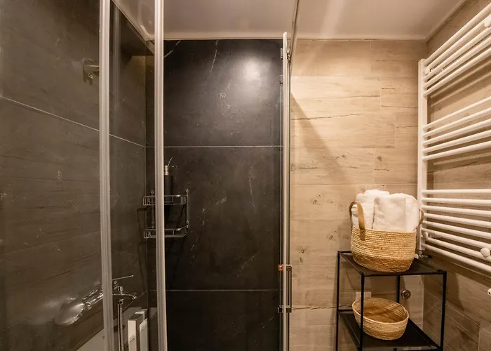 Skia Luxury Living Above The Walls *